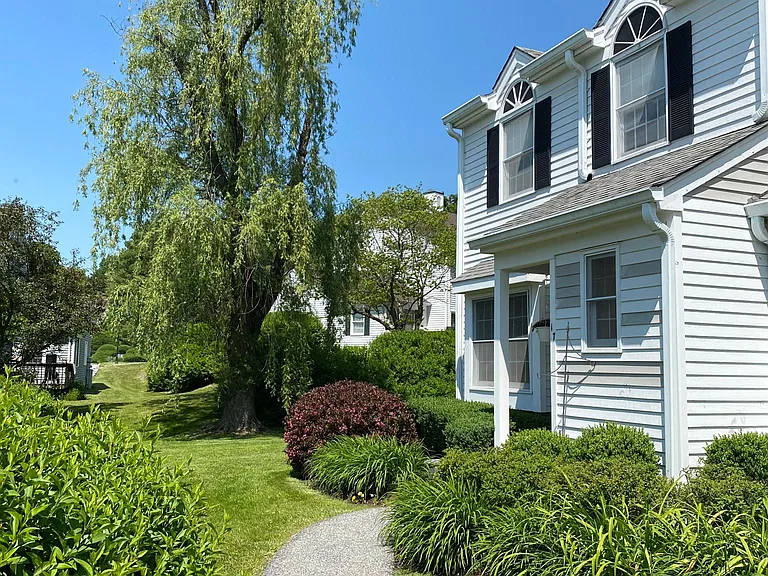 17 Briar Ct #17 — Photo 6