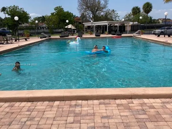 701 Three Islands Blvd APT 409, Hallandale, FL 33009