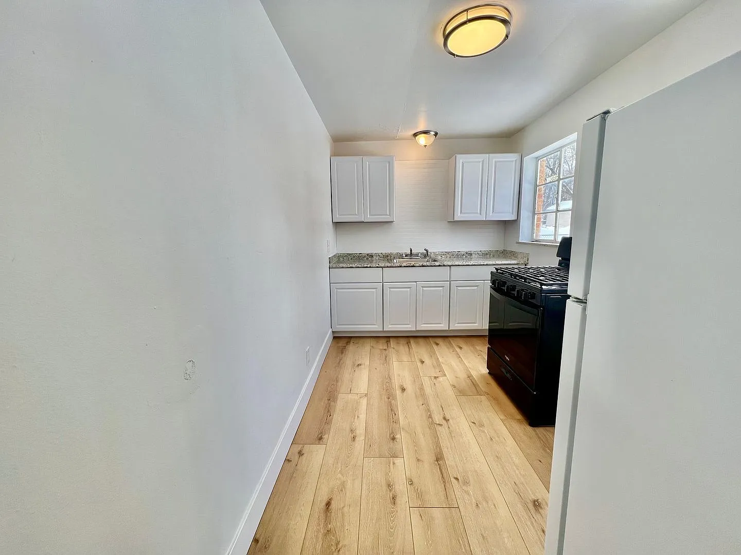 1 bed, 1.0 bath, $795 — Photo 4