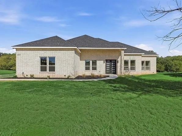2304 Candlestick Dr, Granbury, TX 76049