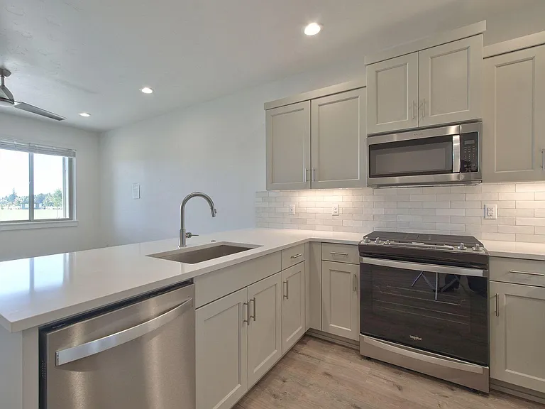 5617 SE Logan Ln — Photo 13
