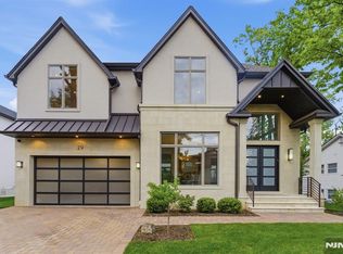 29 Roslyn Ave, Englewood Cliffs, NJ 07632