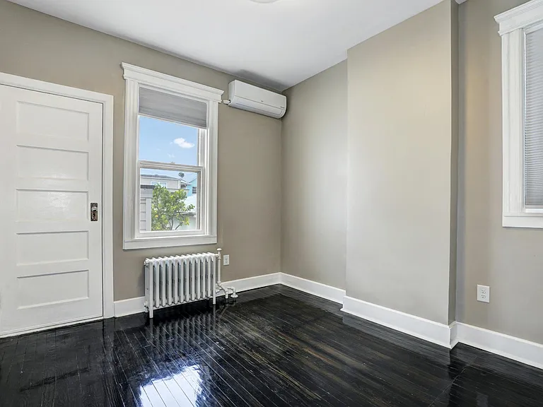 253 Born St #1 — Photo 16