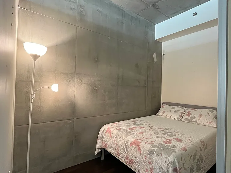 Full bed in 2nd room (no outside window)