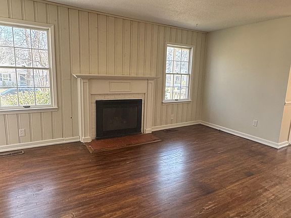 2nd image of 936 Parkway Dr