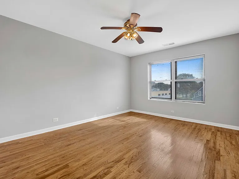 414 W Walnut St #304 — Photo 2