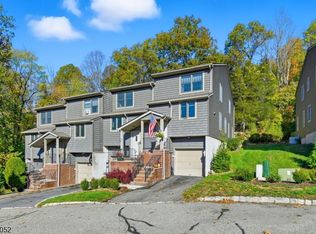 3 Mountain Ridge Rd, Bloomingdale, NJ 07403
