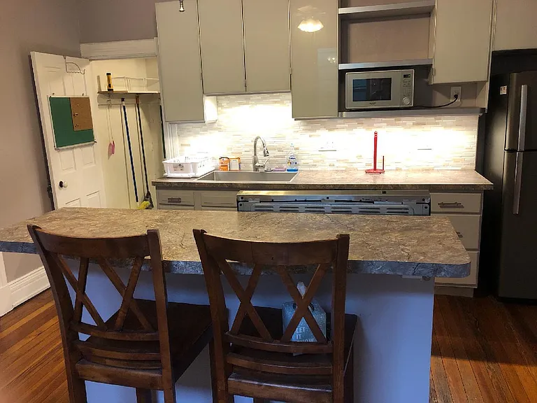 711 Philadelphia St — Photo 1
