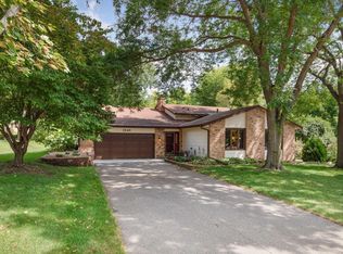1549 Skyview Dr, Chaska, MN 55318