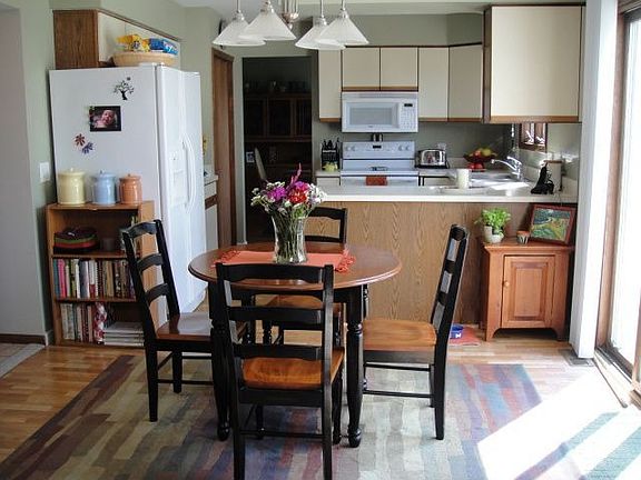 4th image of 391 Berkshire Dr