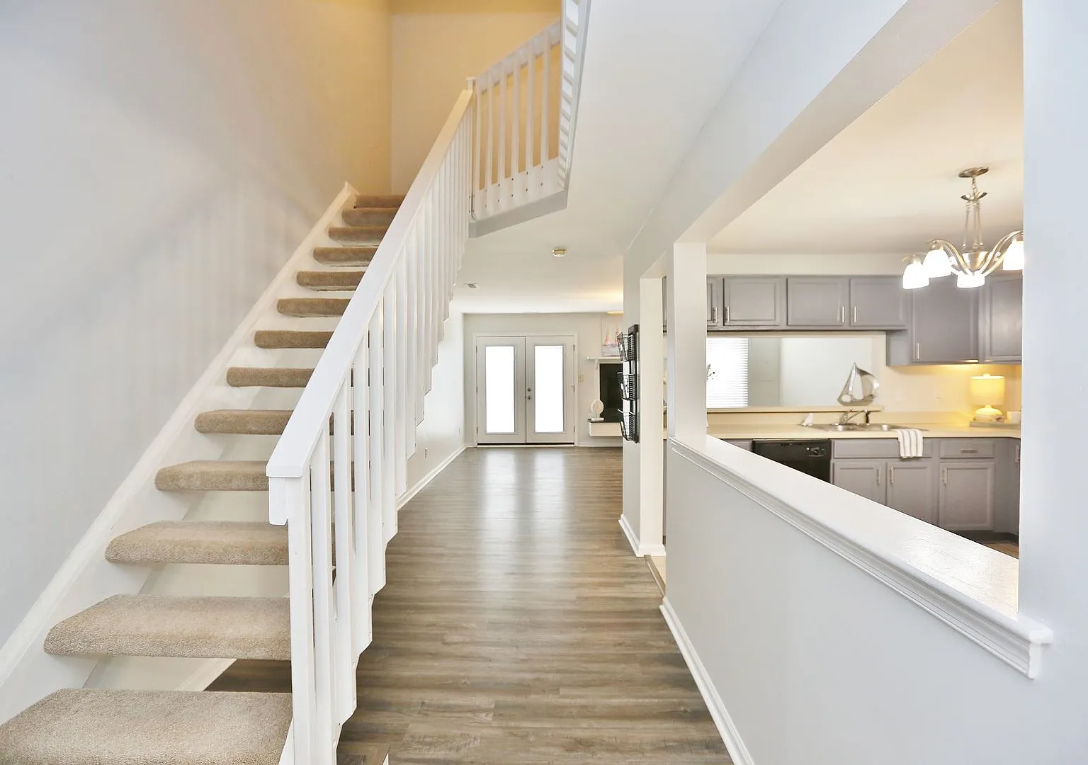 Beautifully Updated Townhome In Ocean Lakes w/Attached Garage! Available 10-02-26! Fenced Backyar... — Photo 2