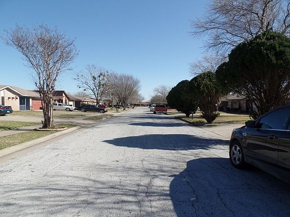 4th image of 838 Apple Valley Dr