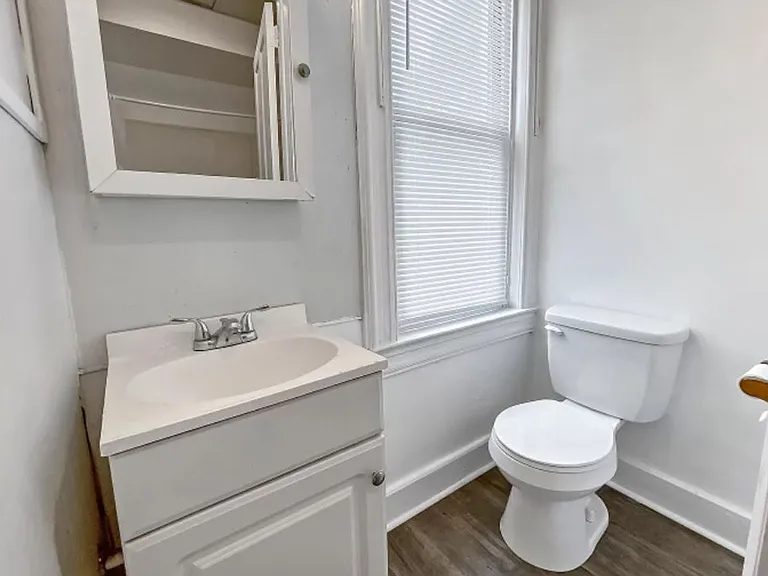 1124 W Market St — Photo 7