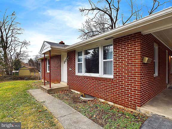 3rd image of 900 N Parkway Dr