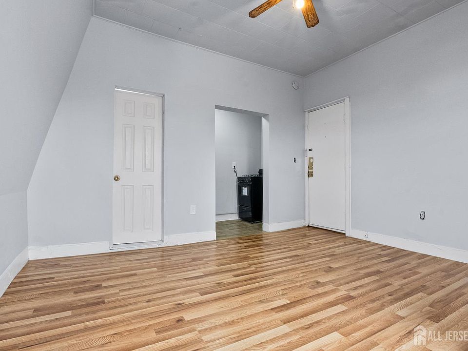1st image of 120 N Broadway #4