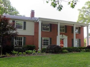 26 Sussex Dr, Saint Louis, MO