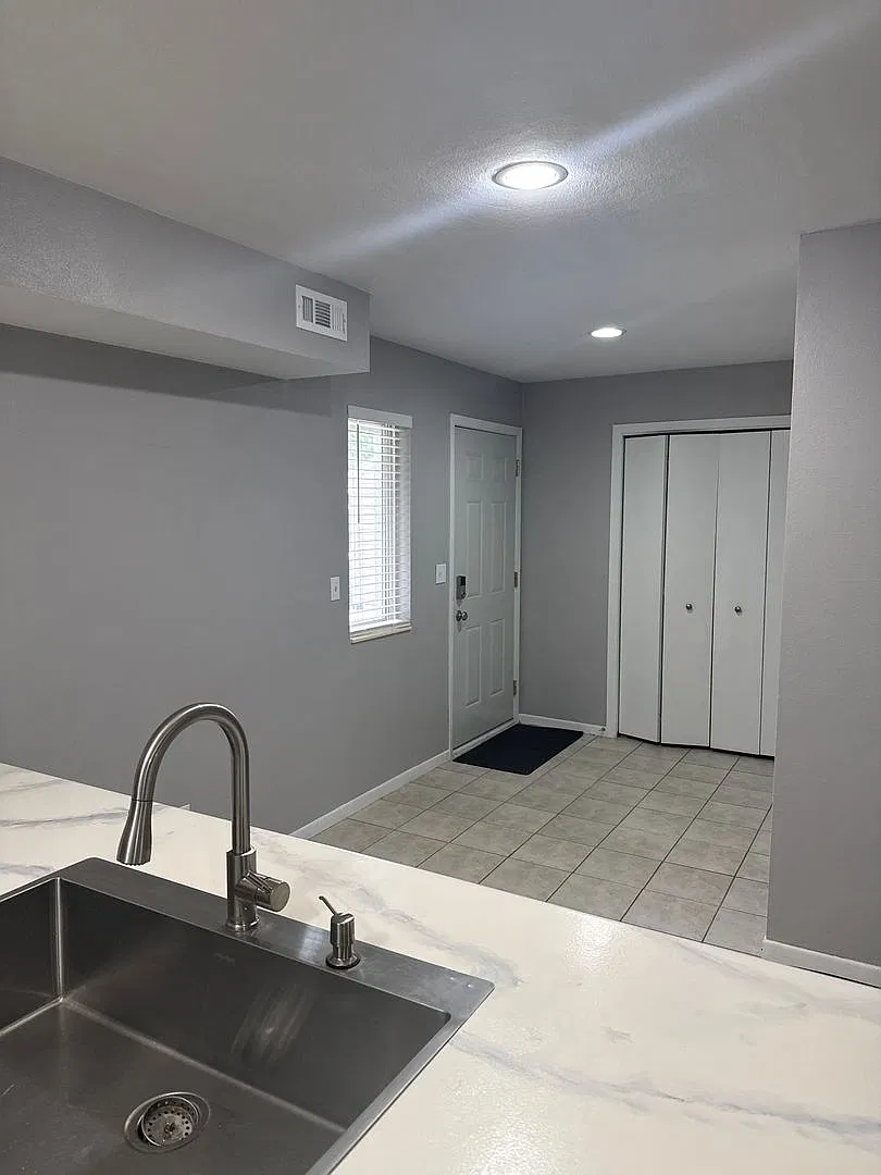 921 Minns Dr — Photo 4