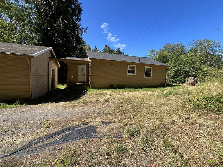 488 Sea Ave — Photo 1
