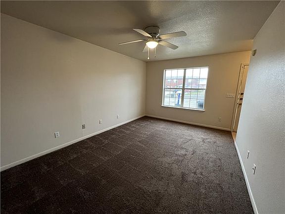 5th image of 2811 Cantabrian Dr #B