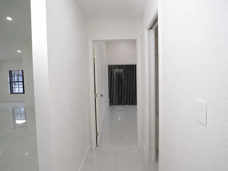23146 Ambassador Ave — Photo 10