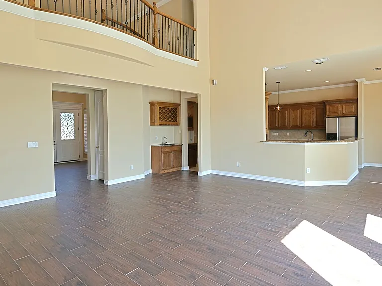 5700 FM 424 — Photo 25