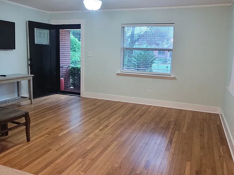 1624 E Gonzalez St — Photo 5