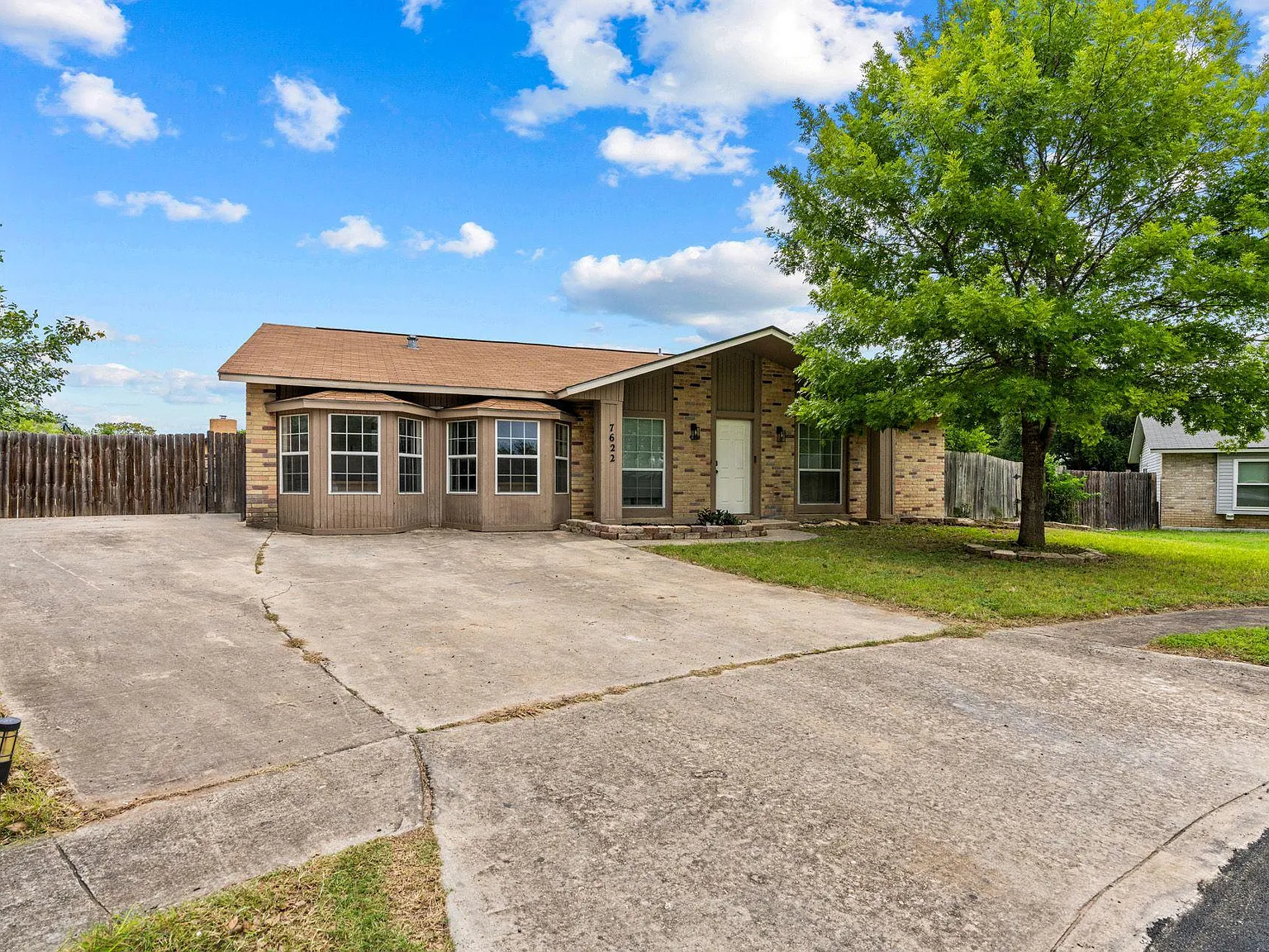 4 bed, 3.0 bath, 1900 sqft, $728 — Photo 4