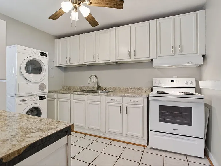 404 Roselynn Ln #B — Photo 10