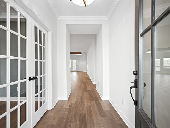3rd image of 1113 Cherry Tree Way