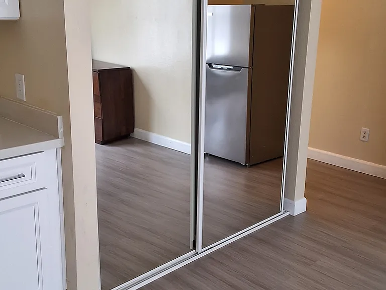 2070 University Avenue — Photo 35