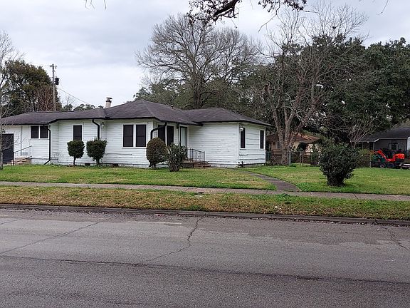 2nd image of 206 Bluebonnet Dr