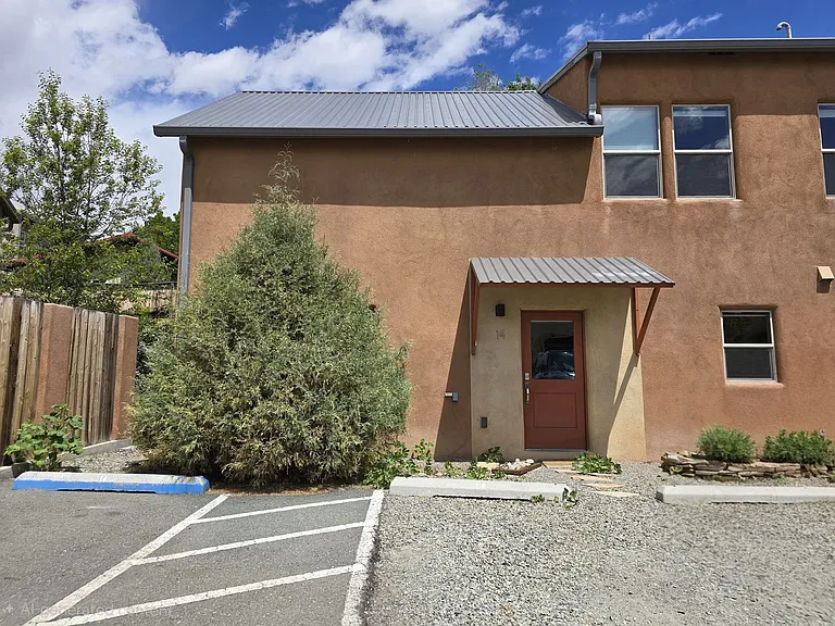 2180 W Alameda St #14 — Photo 1