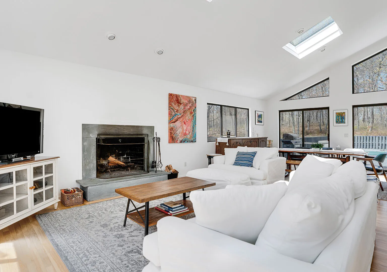 Charming East Hampton Home, private yard with fenced in pool — Photo 4