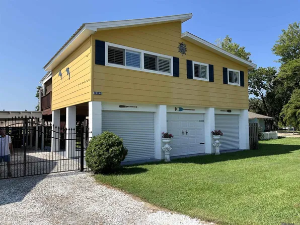 22284 Chinquapin Ave, Maurepas, LA 70449