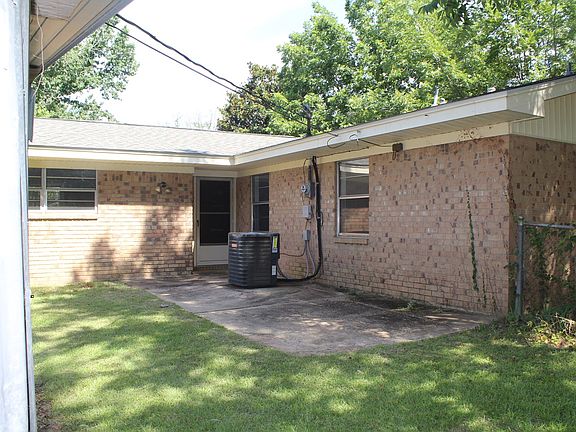 5th image of 204 Sharlotte Dr