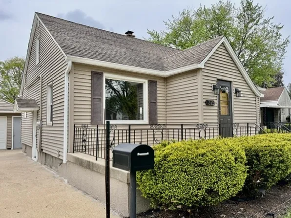 325 W 3rd St, Spring Valley, IL 61362
