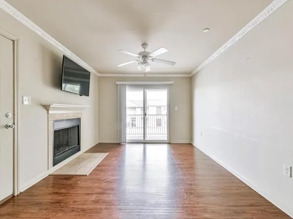 7600 Emmett F Lowry Expy APT 416, Texas City, TX 77591