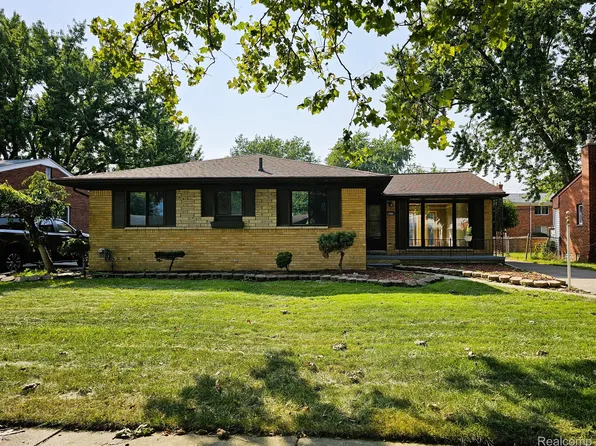 29239 Norma Dr, Warren, MI 48093