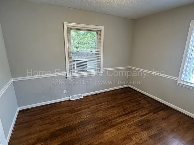 1916 Dacian St — Photo 5