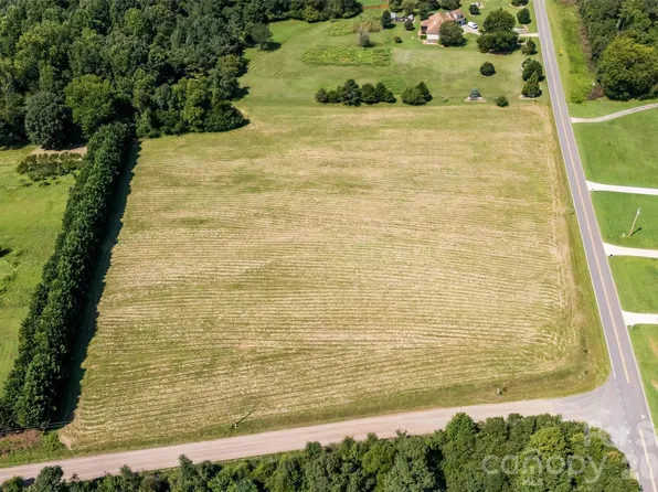 146 Rimrock Rd, Harmony, NC 28634