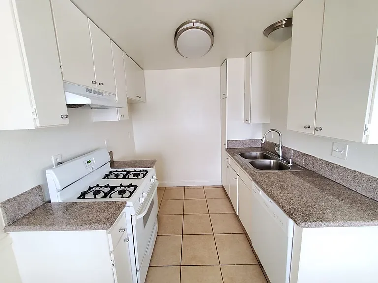 Villa Gardens Apts - Carmel Palm, LP — Photo 23