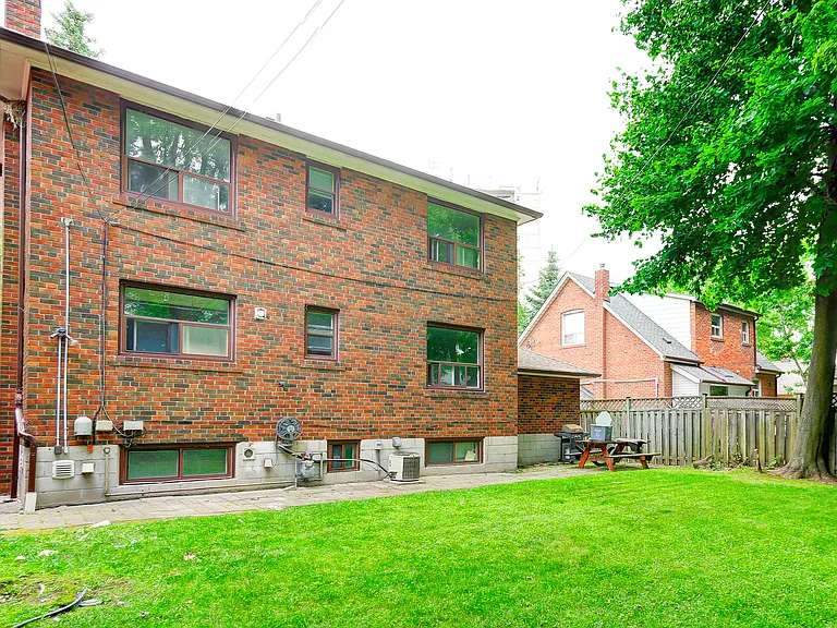 2563 Kingston Rd #BASEMENT — Photo 13