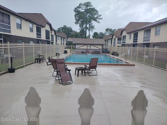 5th image of 3075 Sir Hamilton Cir