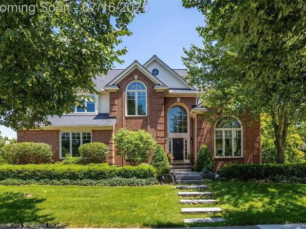 22080 Chase Dr, Novi, MI 48375