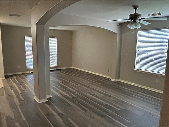 4th image of 5410 Spring Oak Dr