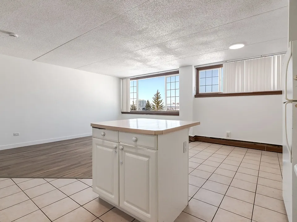 10 Frobisher Blvd SE