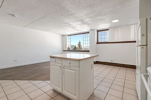 10 Frobisher Blvd SE Photo 1