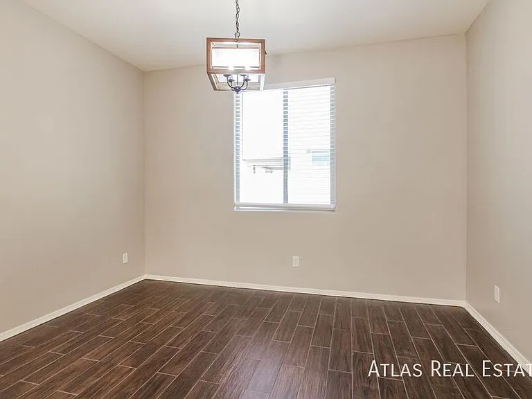 18660 W Robin Ln — Photo 5