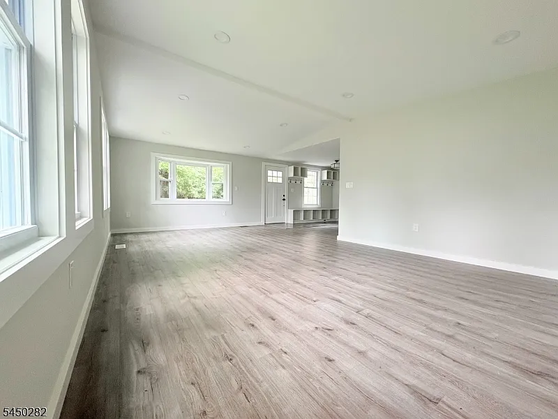 3 bed, 1.0 bath, $2,600 — Photo 3