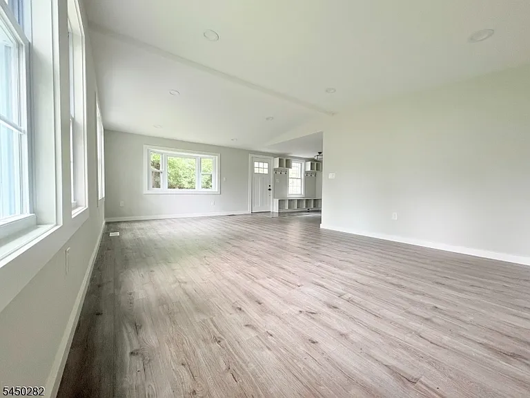 34 Northwood Dr — Photo 3